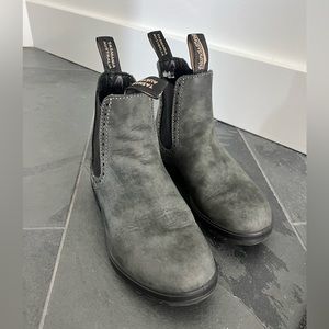 Women’s blundstone size 7.5 - barely worn